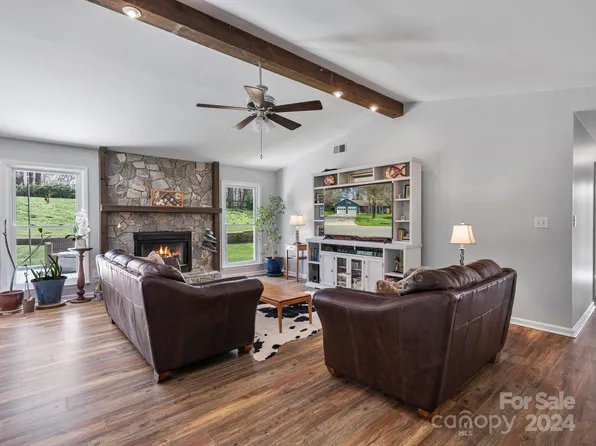 6912 Long Needles Dr, Charlotte, NC 28277