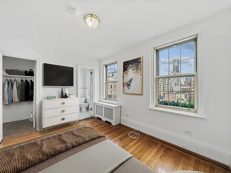 25 E 67th St #14C — Photo 3