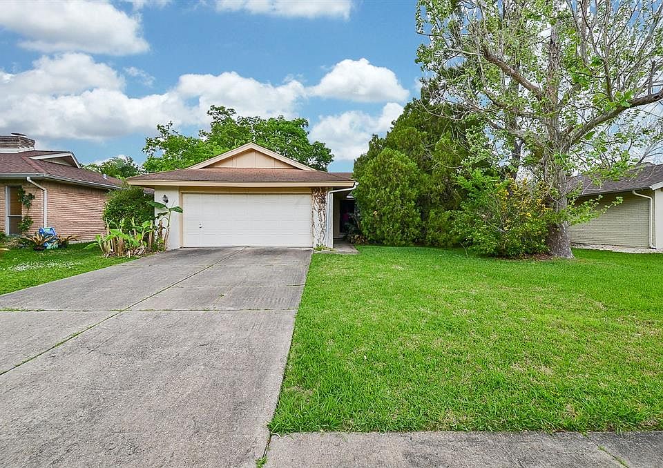 1st image of 11702 Sela Ln