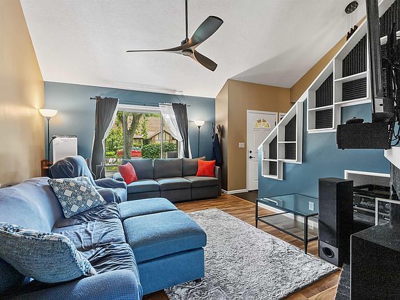 3rd image of 610 Wellington Ct