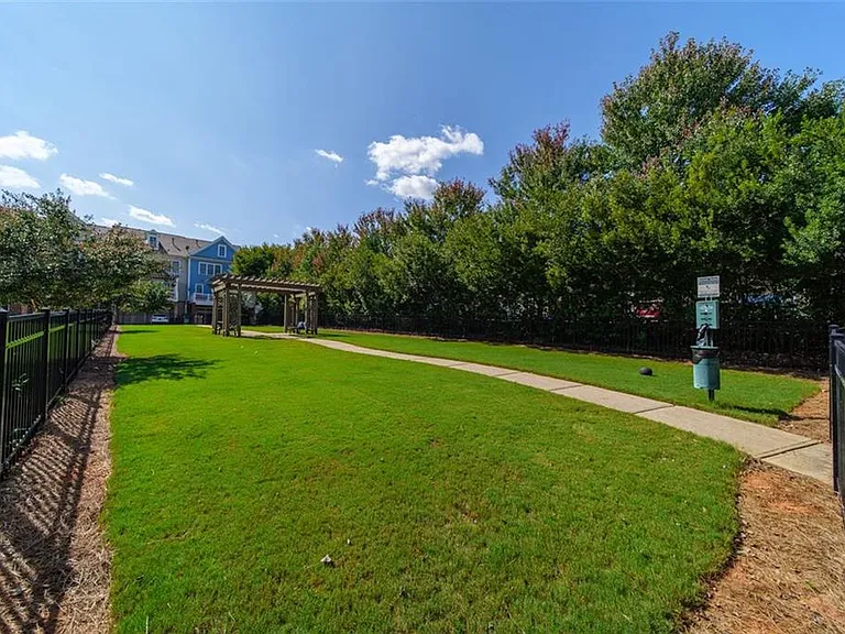 690 Arklow Dr — Photo 36