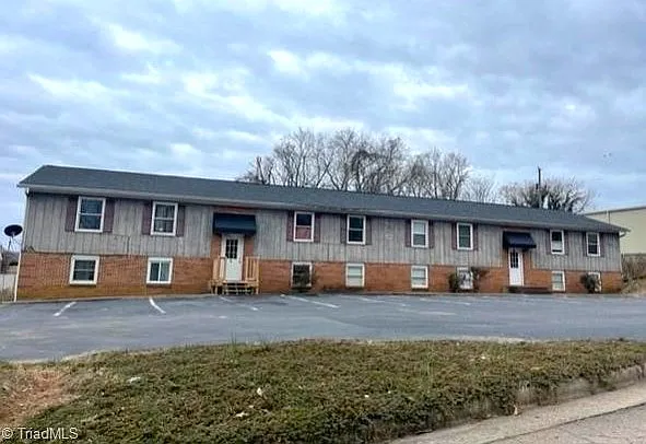 2 bed, 700 sqft, $815 — Photo 1