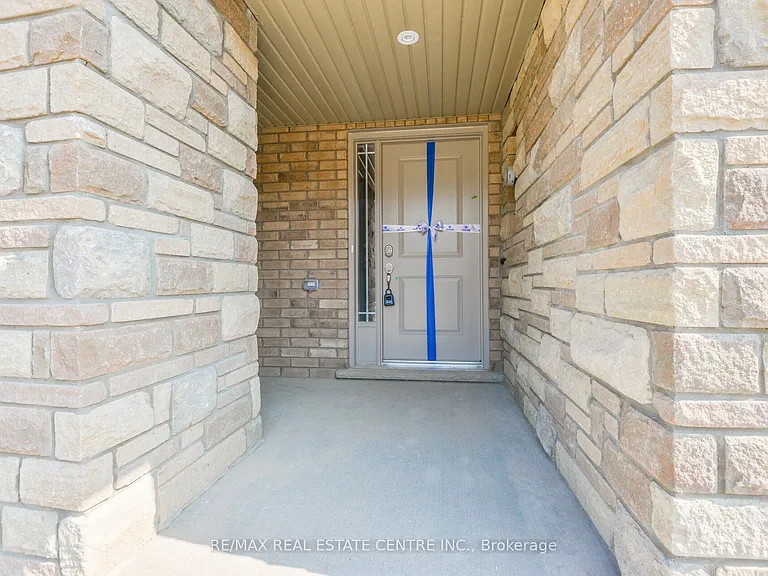 44 Cittadella Blvd — Photo 4