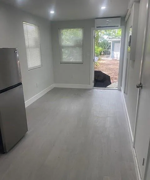 12322 NE 6th Ave #3 — Photo 3