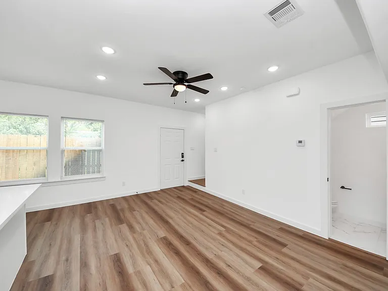 8021 Birmingham St #B — Photo 11
