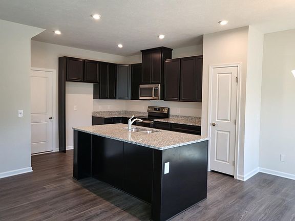 3rd image of 40 Pine Ln