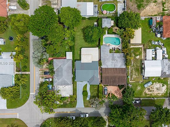 5th image of 3311 SW 64th Ave