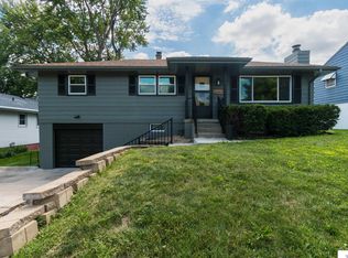 8209 Arbor St, Omaha, NE 68124