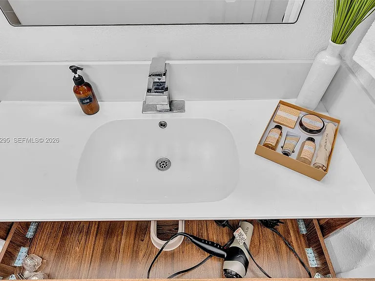 4633 SW 28th Ave — Photo 57