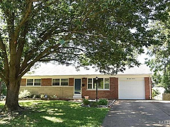 5800 Crossmont Dr, Saint Louis, MO 63123