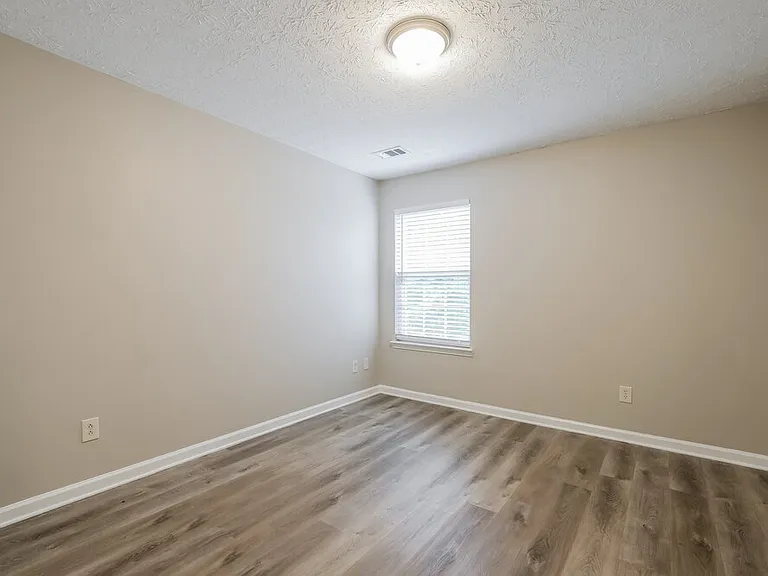 1304 Ivey Pointe Dr — Photo 13