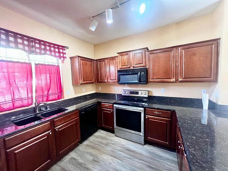 879 E Stottler Dr — Photo 10