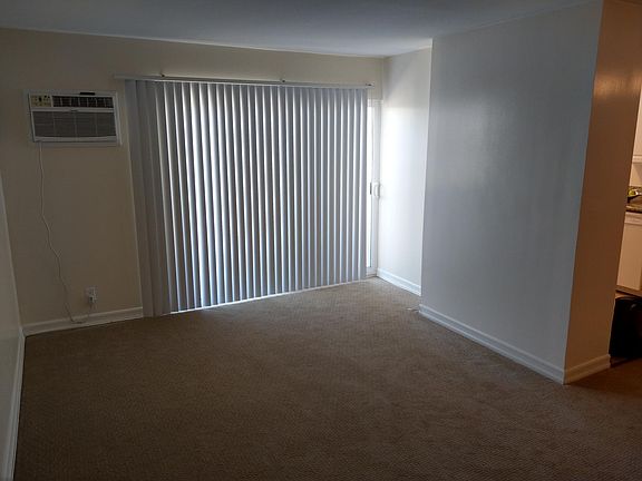 2nd image of 1246 S Westgate Ave APT 06