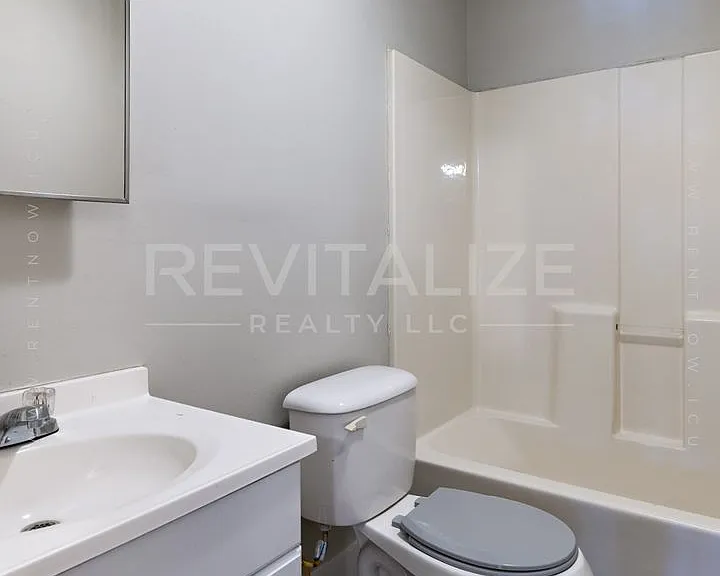 1746 Cody Rd N — Photo 26
