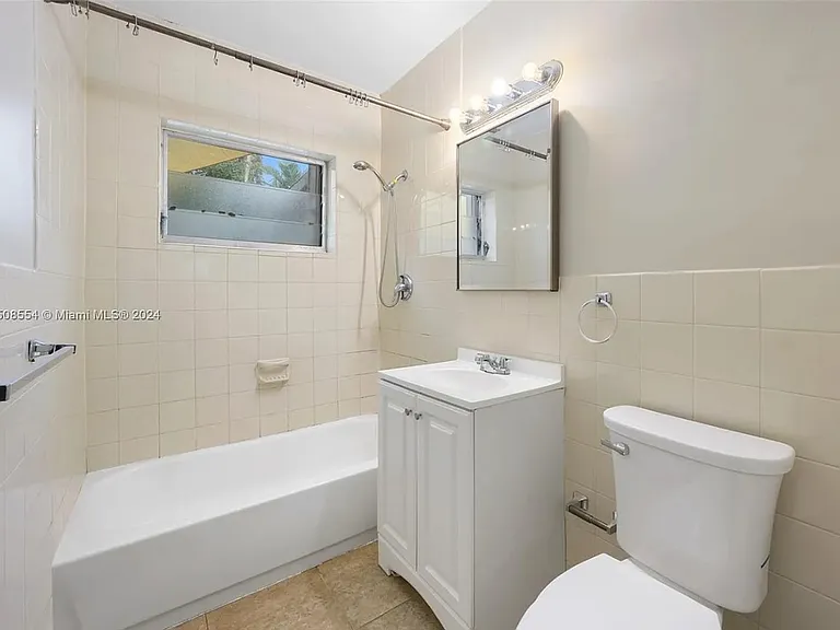 1721 NE 15th Ave #1721 — Photo 14