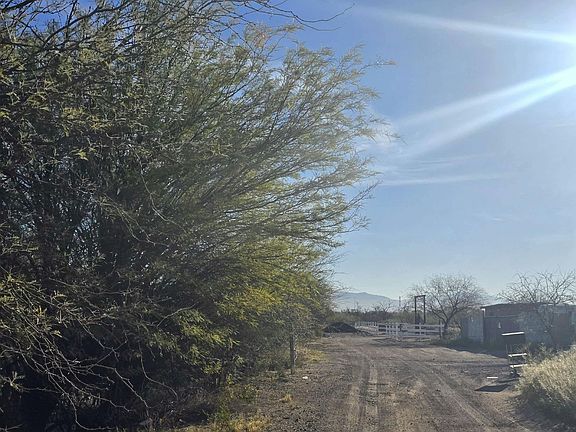 4th image of 2903 S Mission Rd