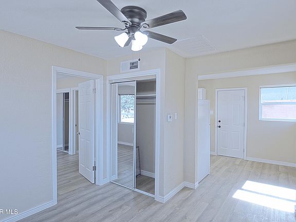 4th image of 4433 E Yandell Dr #B