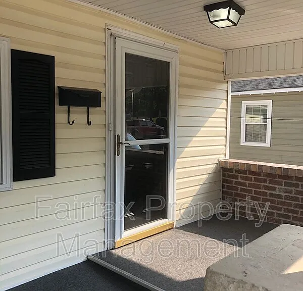 301 E Lawson St #C — Photo 3