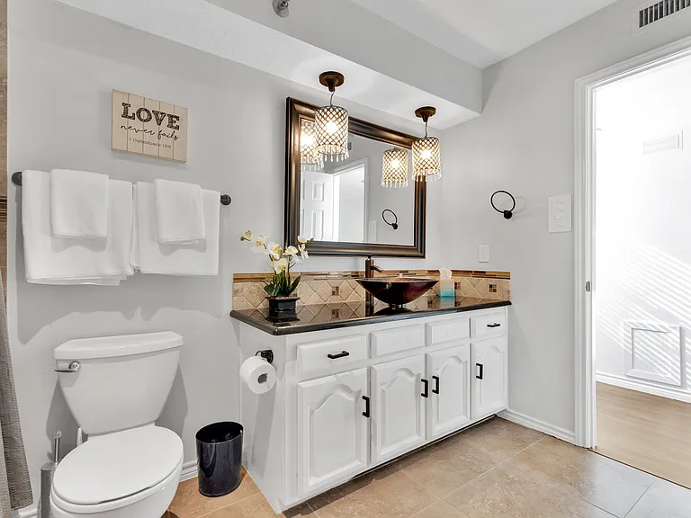 1420 Spenwick Ter — Photo 30