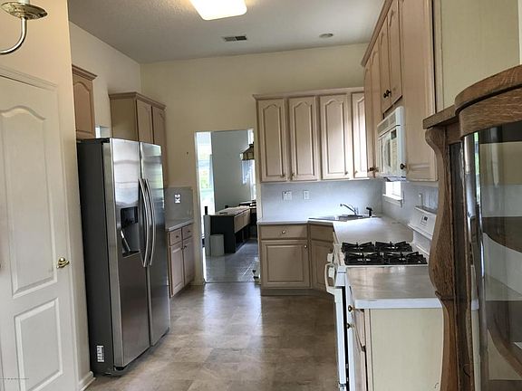 5th image of 6 Greenways Ln
