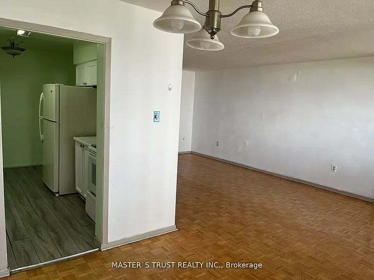 3420 Eglinton Ave E #903 — Photo 8