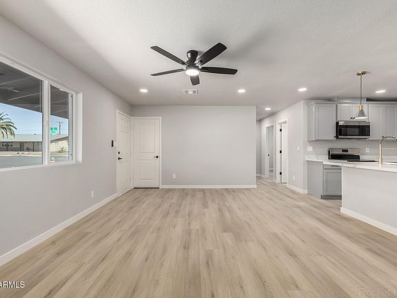 5th image of 861 W 5TH Avenue