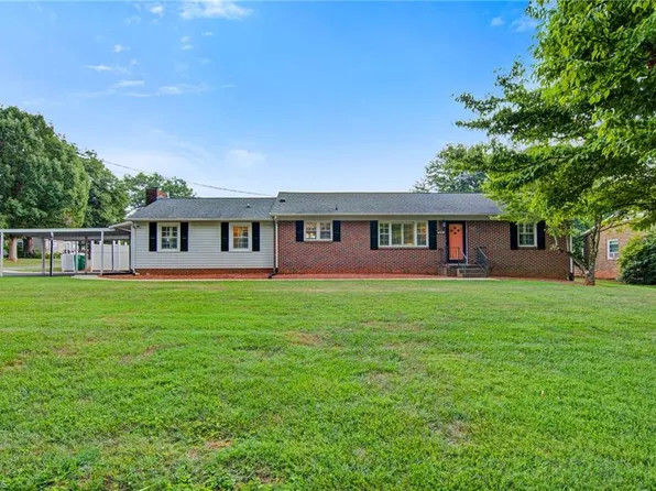 4031 Arden St, Clemmons, NC 27012