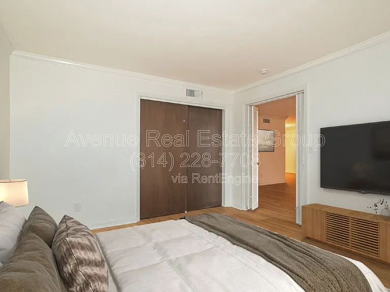 590 Sarah Ln #301 — Photo 21