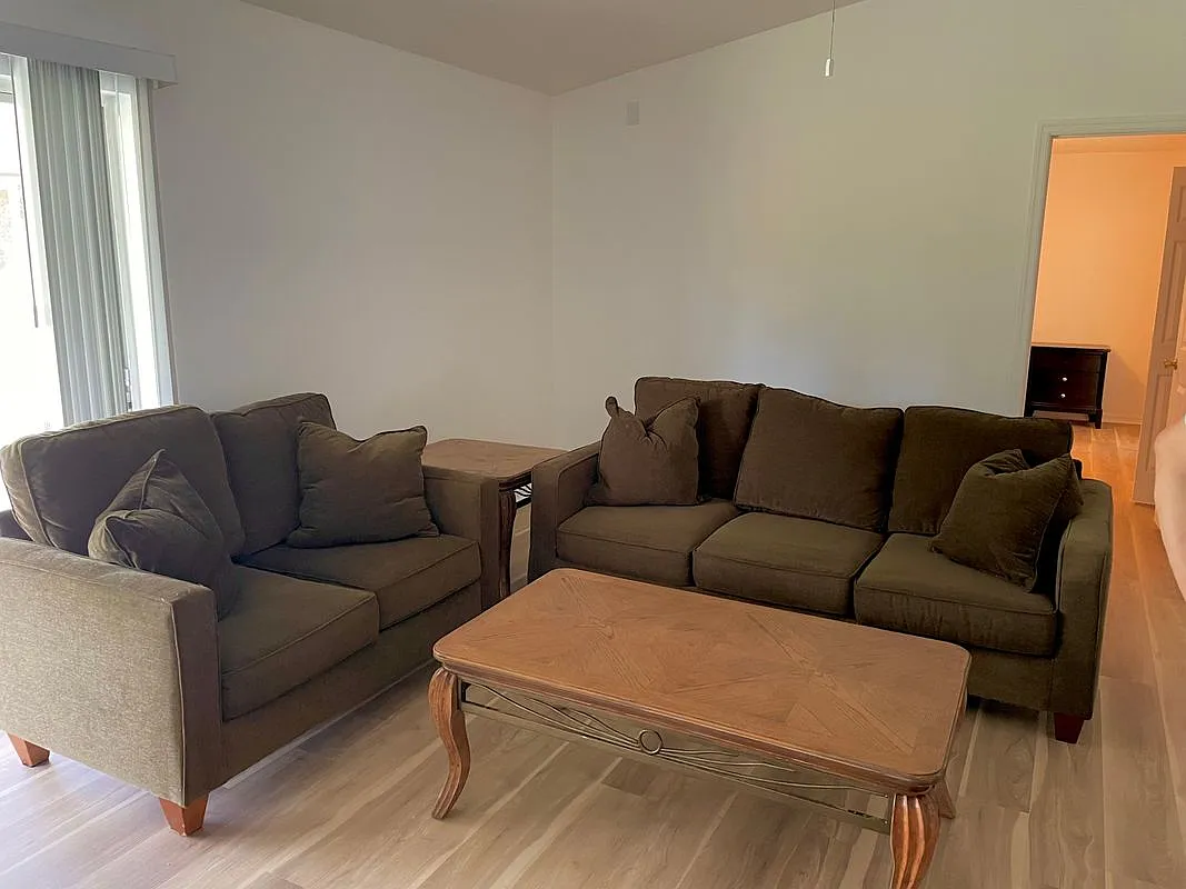 4 bed, 2.0 bath, 1618 sqft, $800 — Photo 4