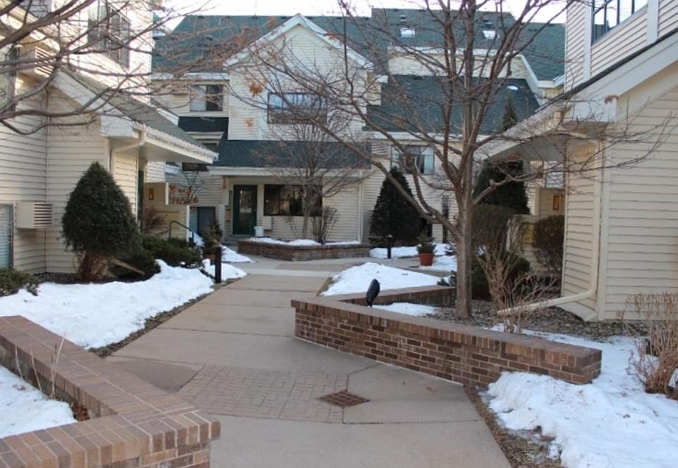 1st image of 7621 Edinborough Way APT 2105