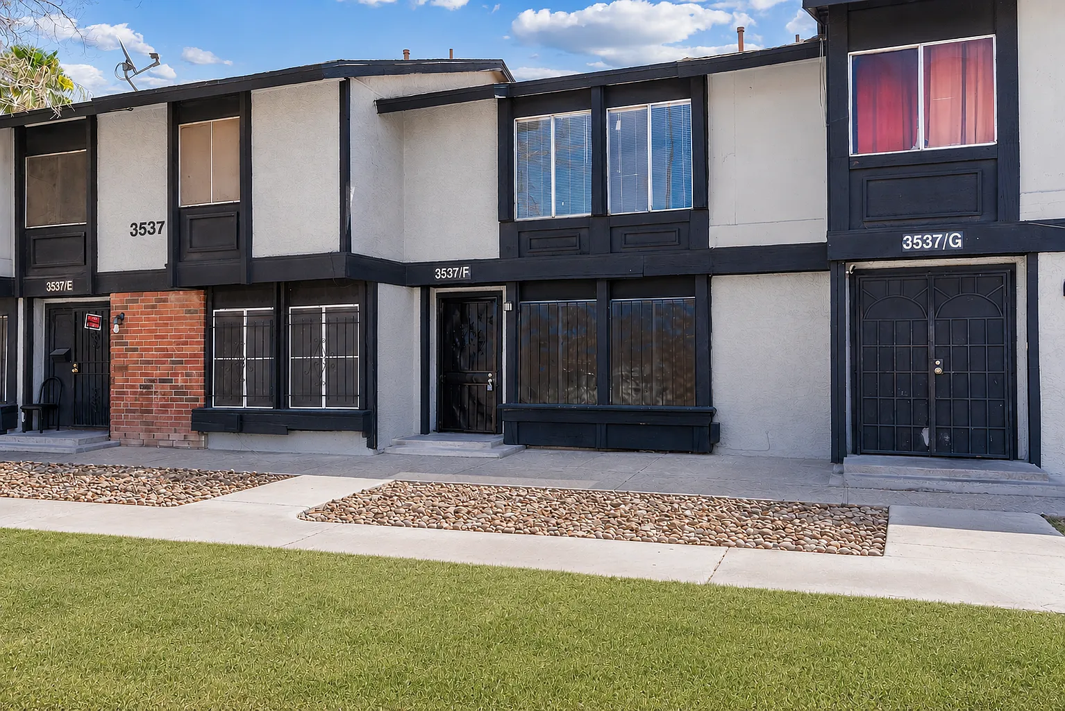 3 bed, 1135 sqft, $2,000 — Photo 1