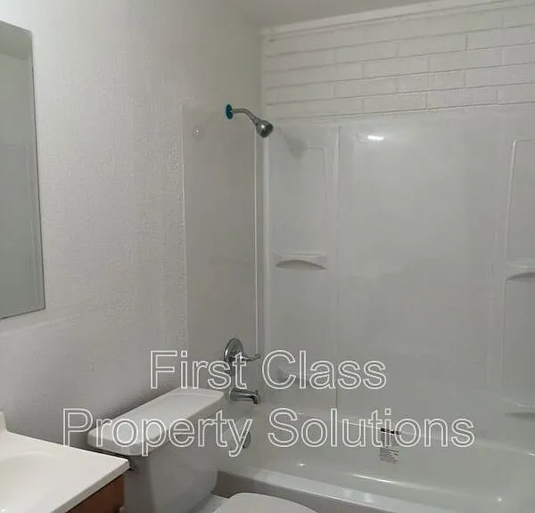 1731 NW 32nd St #11 — Photo 6