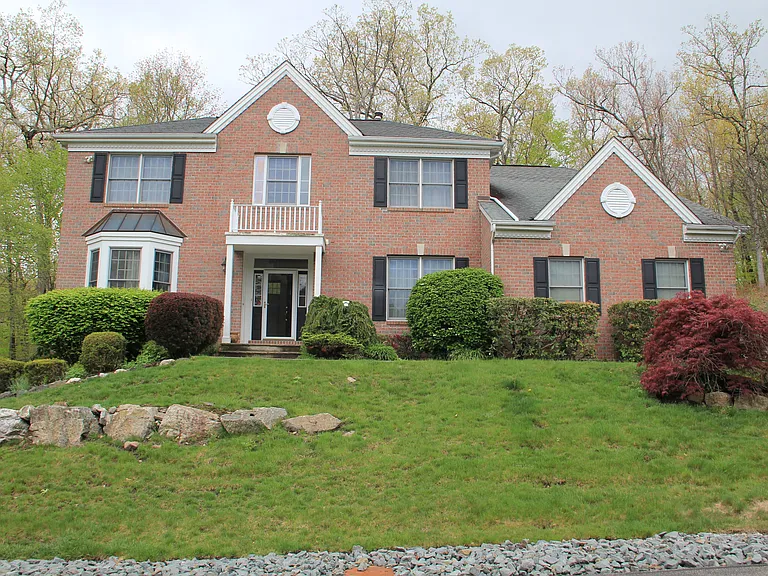 23 Cedar Dr — Photo 1