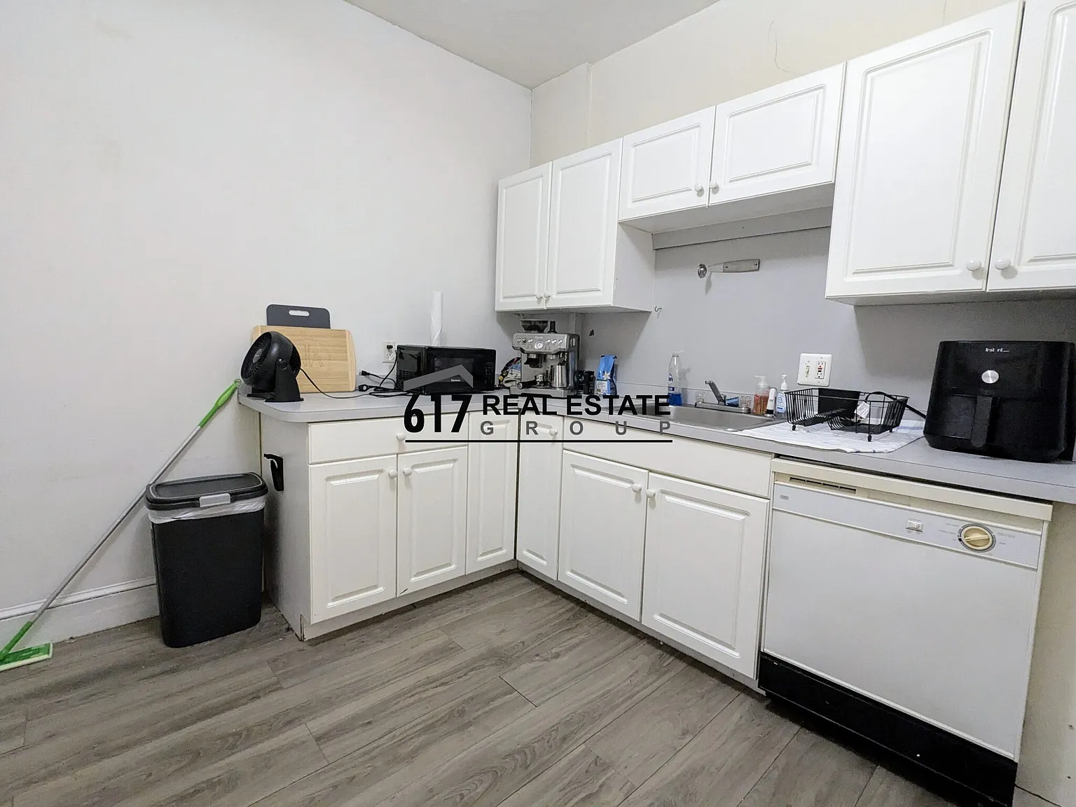 3 bed, 1100 sqft, $4,750 — Photo 4