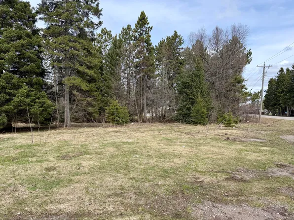 Riverside Dr, Sault Sainte Marie, MI 49783