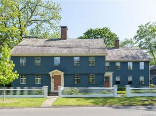 53 Broad St APT 1E, Guilford, CT 06437