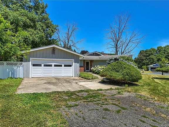 3rd image of 12 Nanuwitt Ln
