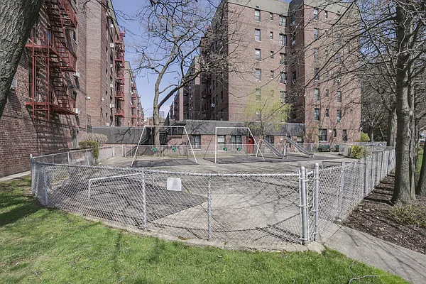 Sold by Douglas Elliman | media 21