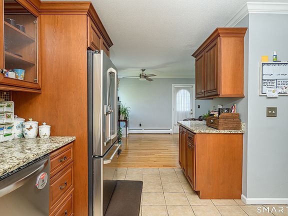 4th image of 39 Jefferson Drive