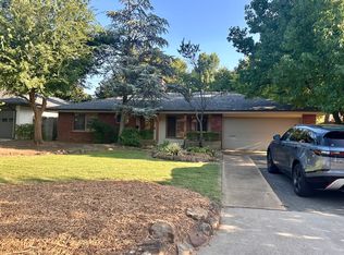 1722 Westminster Pl, Nichols Hills, OK 73120