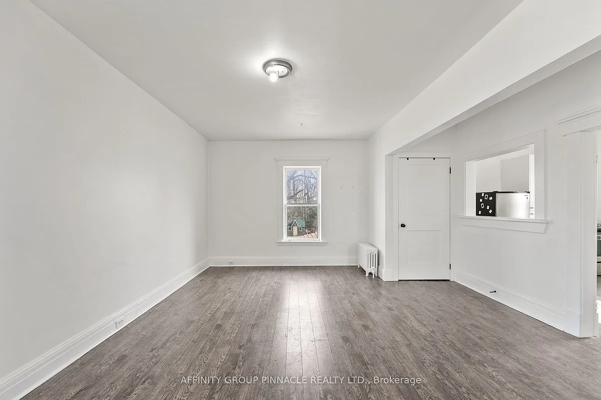 Building Photo - 255 Kent St W #UPPER
