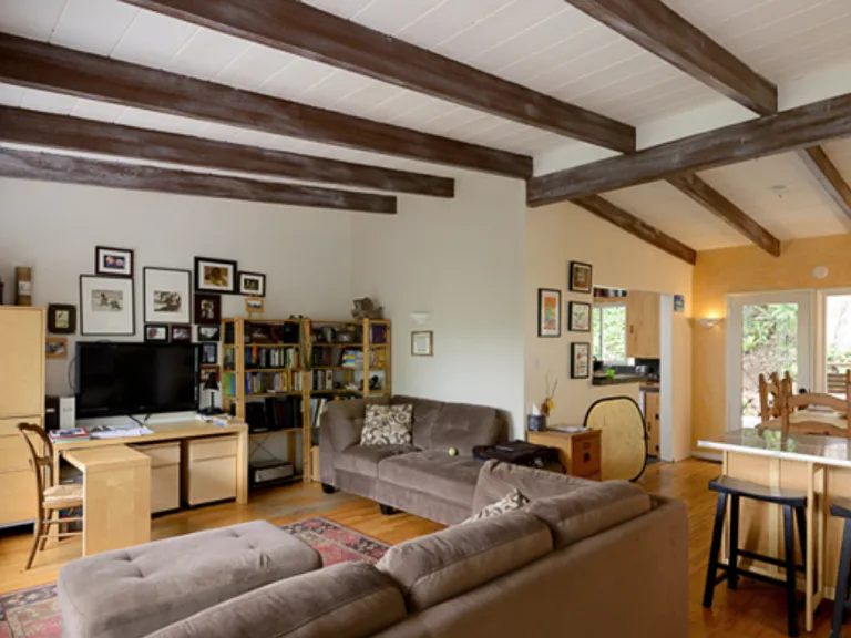 2132 Vine St — Photo 4