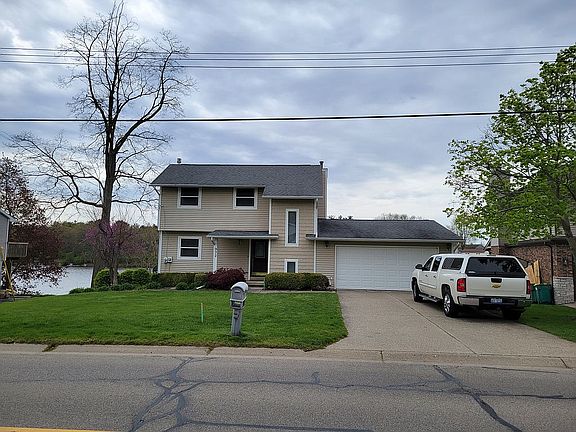 3rd image of 932 Brighton Lake Rd