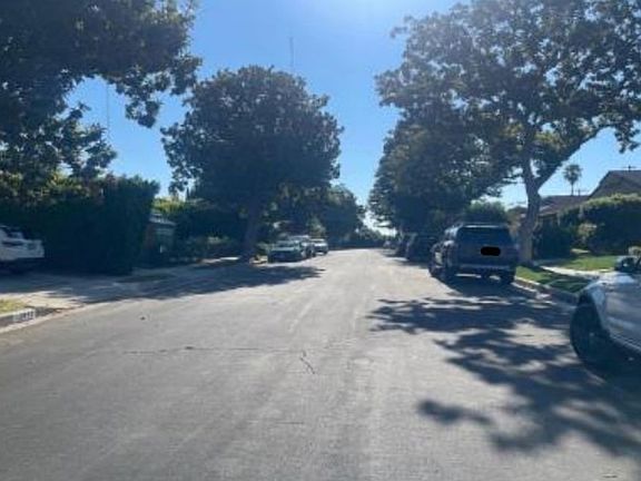 Exterior Neighborhood (street photo)
