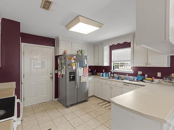 4th image of 415 Sandstone Dr