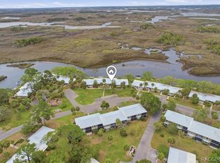 11562 W Bayshore Dr, Crystal River, FL 34429