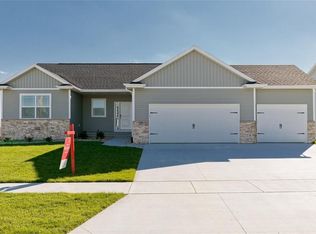 1927 Wycliffe Ct SW, Cedar Rapids, IA 52404