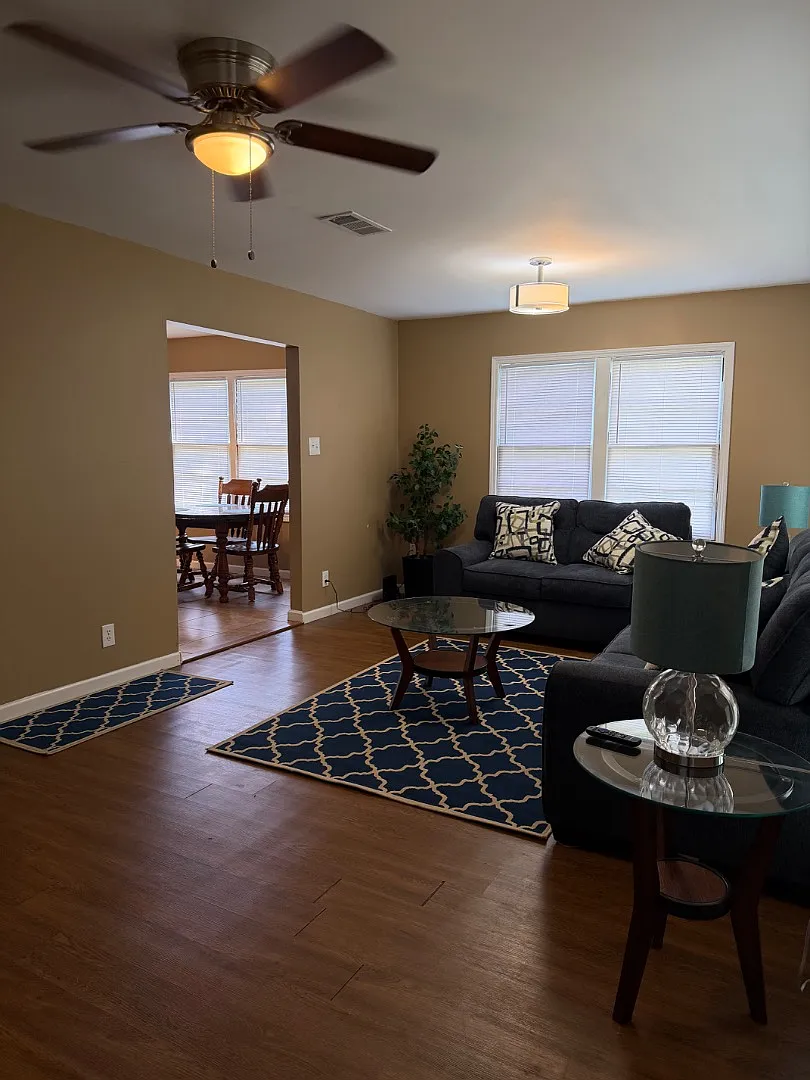4 bed, 2000 sqft, $3,250 — Photo 3