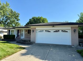 3938 Robertson Dr, Warren, MI 48092