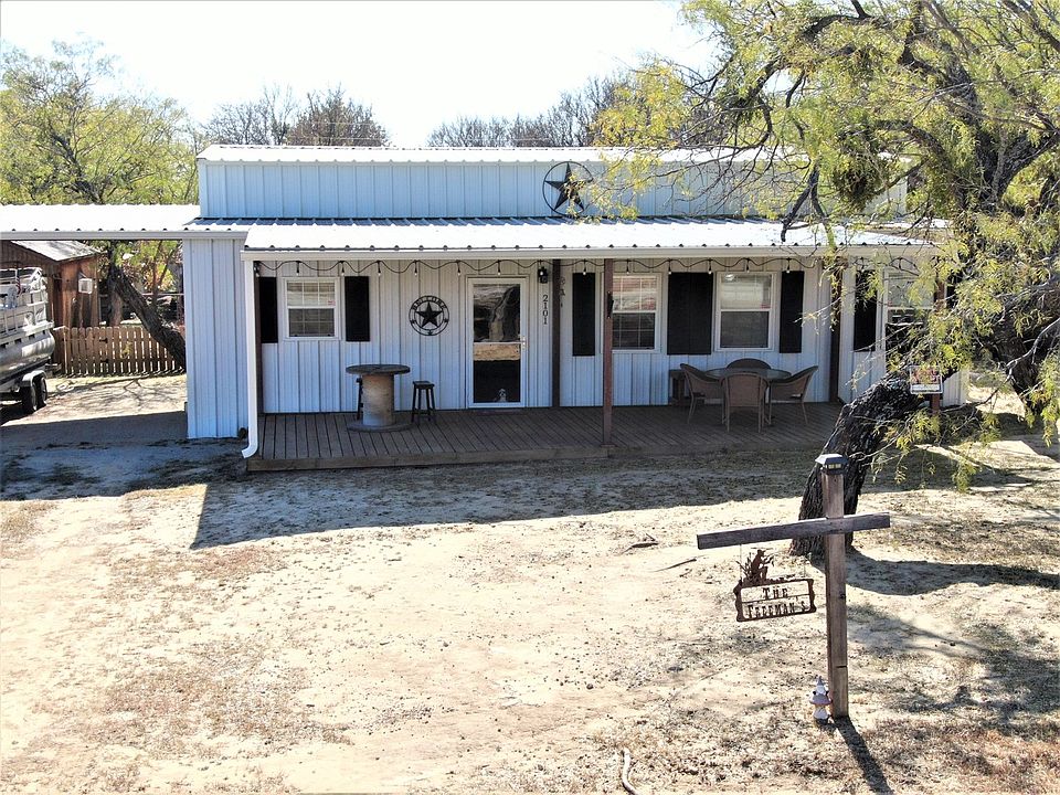 1st image of 2101 Glen Oaks Dr